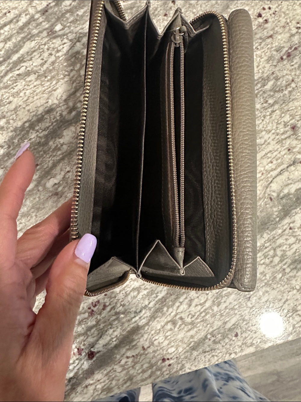Gucci Gray  Pebbled Leather Wallet with Gold Logo with COA - Picture 10 of 13